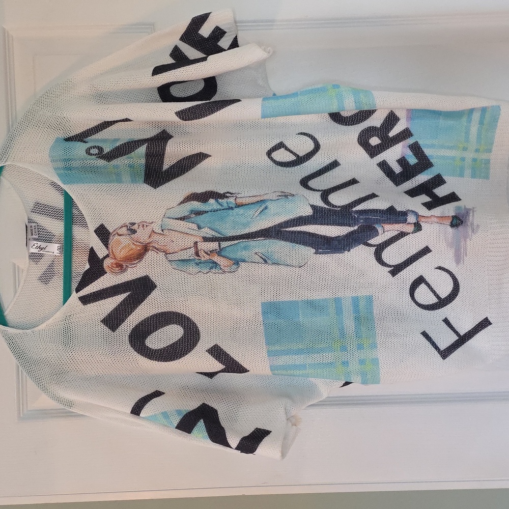 Ethyl Bold Wearable Art Statement Dolman Sleeve Graphic Top L/XL